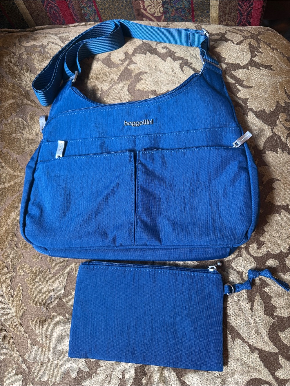 Baggallini Royal Blue Nylon Crossbody Shoulder Bag with Pouch